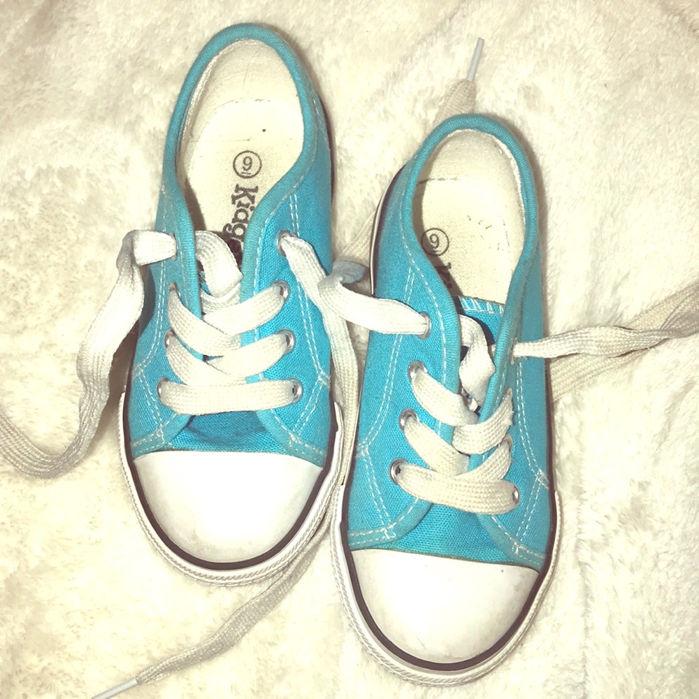 Size 9 kidgets sneakers